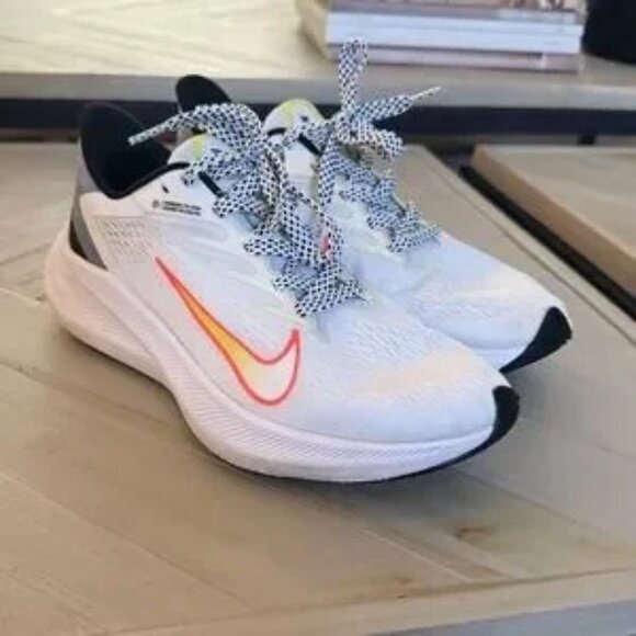 Nike Women's Zoom Winflo 7, White/Mango/Sail Running Shoes, Size 9 - Picture 2 of 6